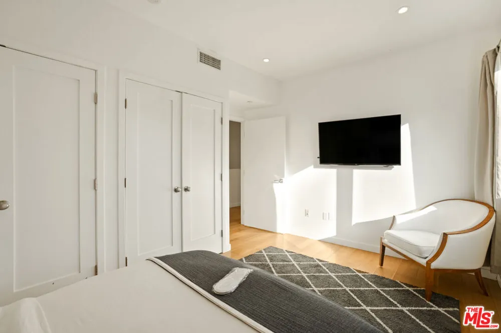 8469 FRANKLIN AVENUE West Hollywood, CA 90069