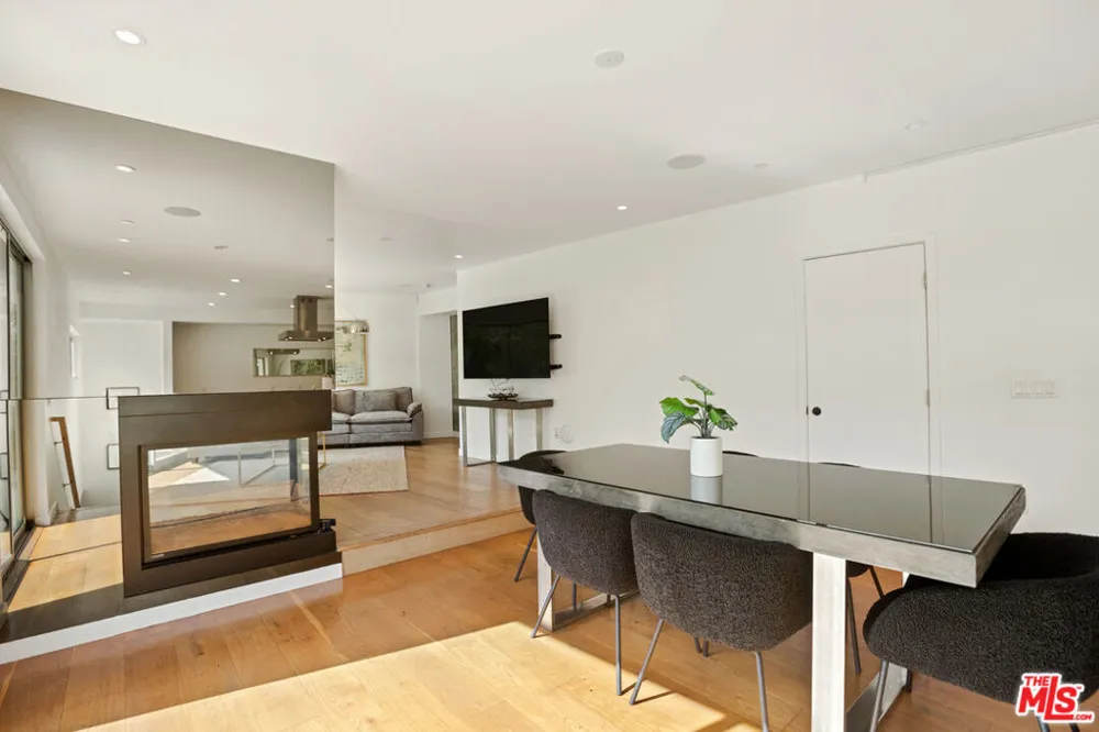 8469 FRANKLIN AVENUE West Hollywood, CA 90069