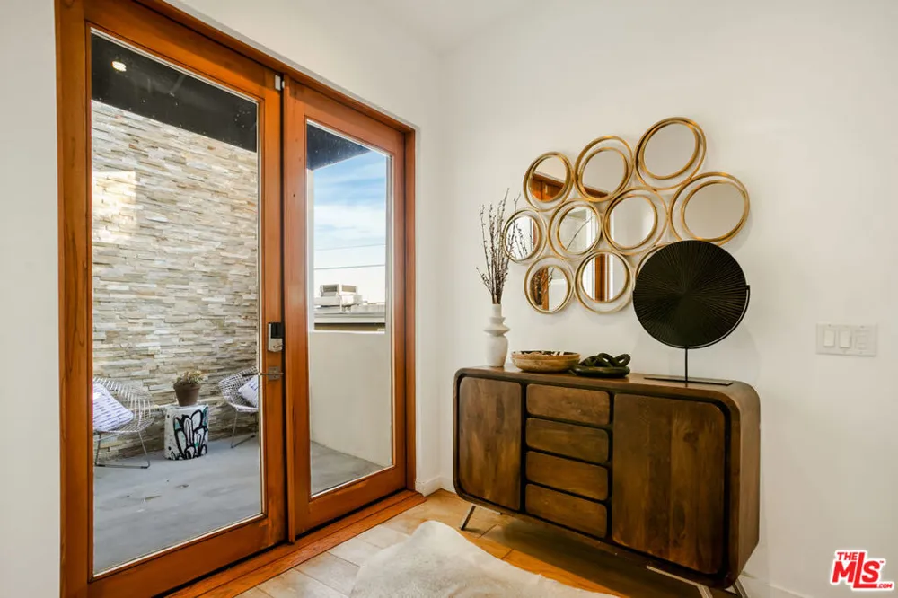 8469 FRANKLIN AVENUE West Hollywood, CA 90069