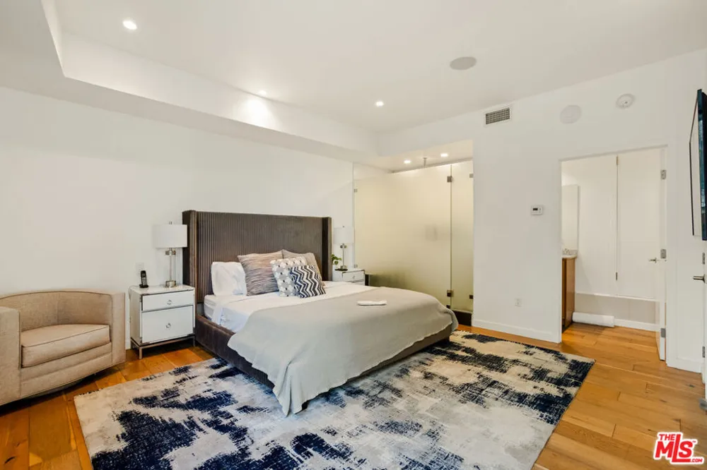8469 FRANKLIN AVENUE West Hollywood, CA 90069