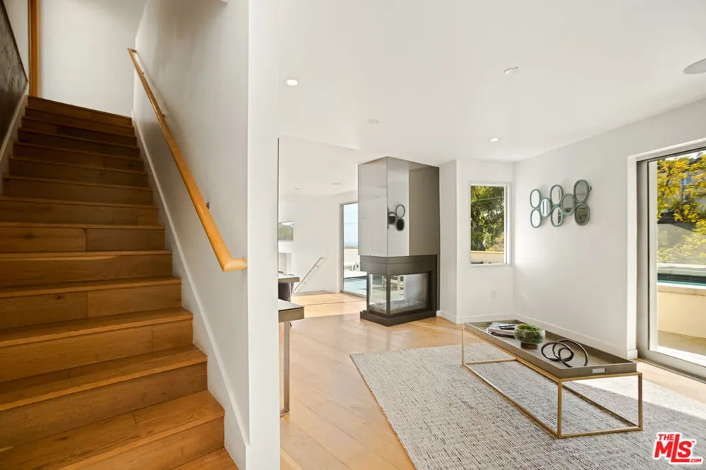 8469 FRANKLIN AVENUE West Hollywood, CA 90069