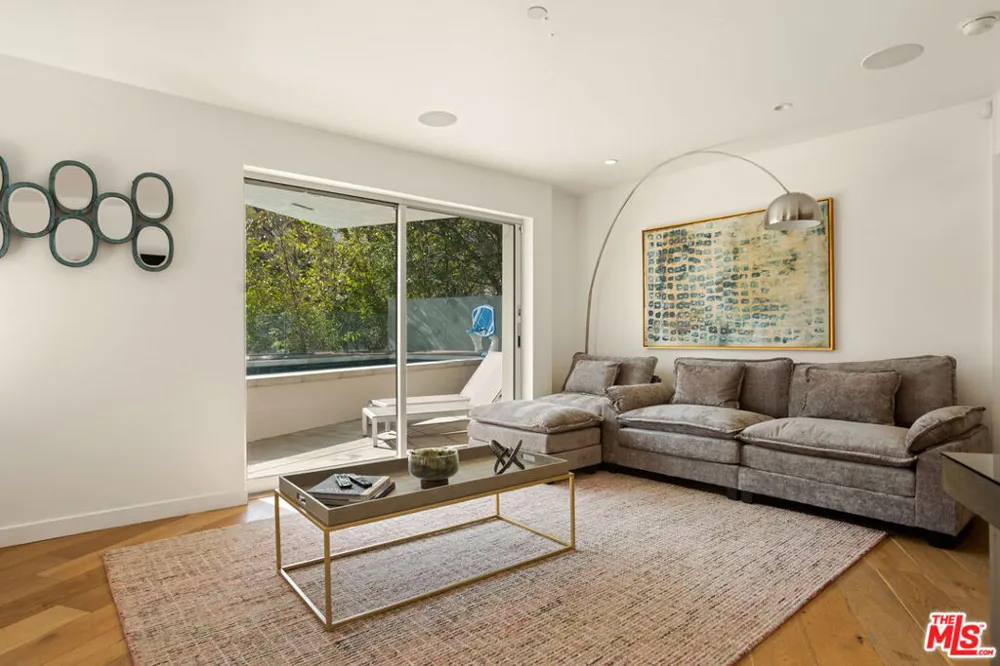 8469 FRANKLIN AVENUE West Hollywood, CA 90069