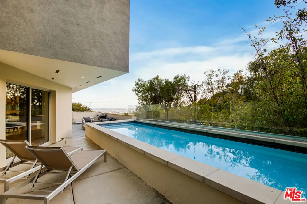 8469 FRANKLIN AVENUE West Hollywood, CA 90069