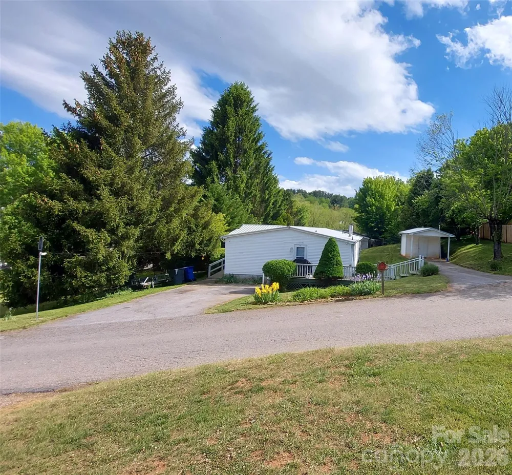 46 Larkspur Lane Canton, NC 28716