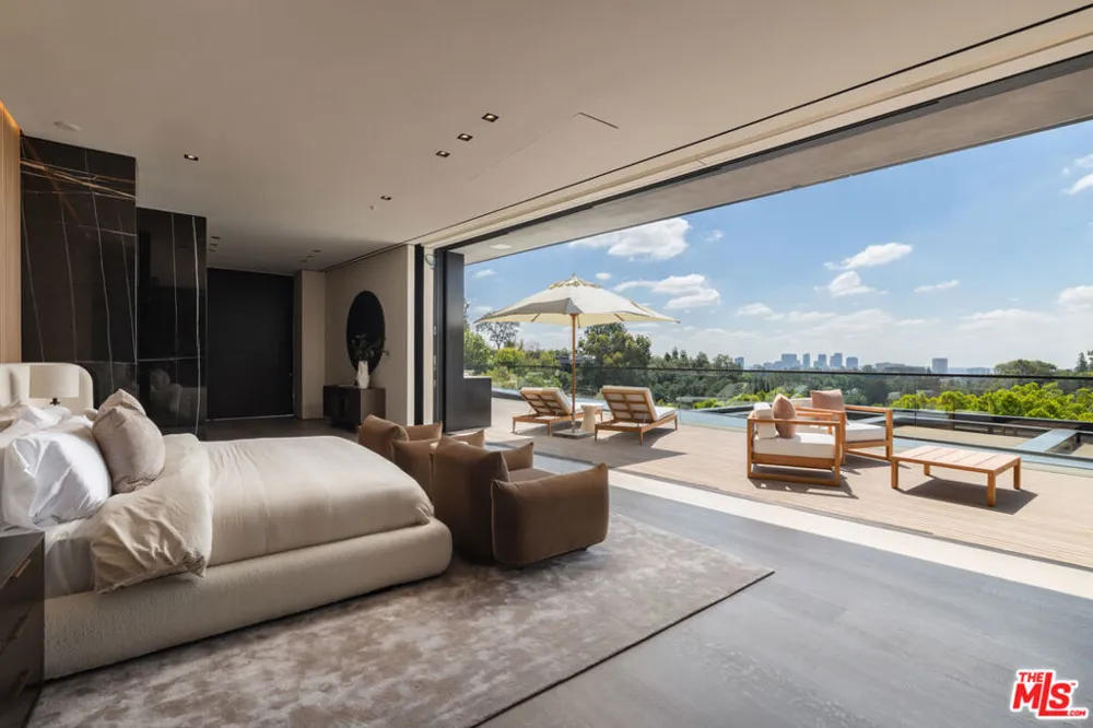 10710 Chalon Road Los Angeles, CA 90077
