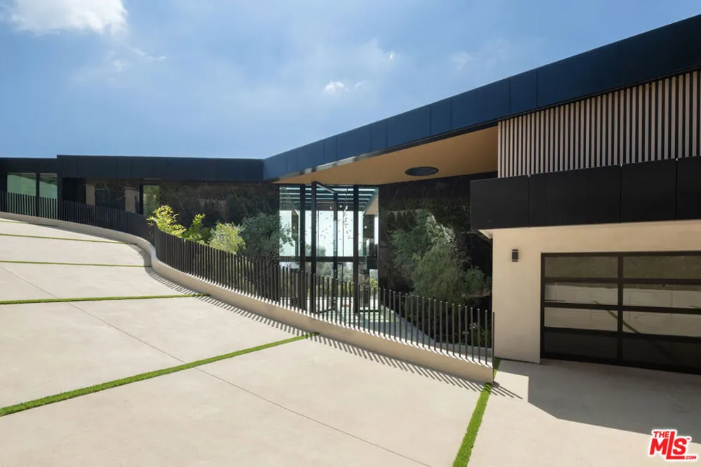 10710 Chalon Road Los Angeles, CA 90077