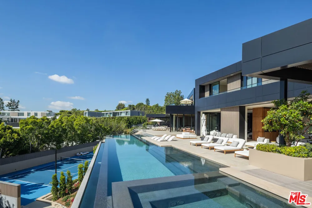 10710 Chalon Road Los Angeles, CA 90077