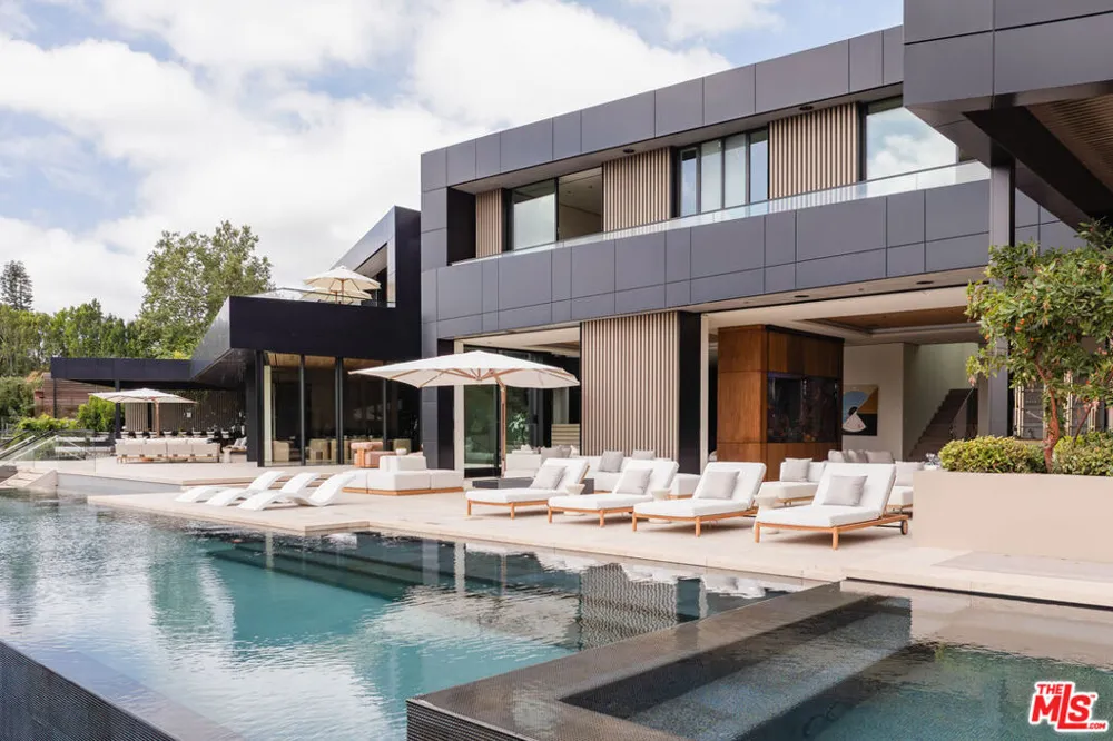 10710 Chalon Road Los Angeles, CA 90077