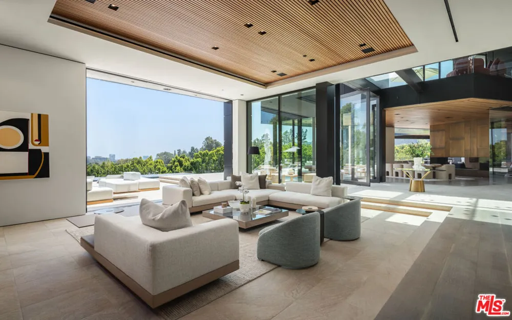 10710 Chalon Road Los Angeles, CA 90077
