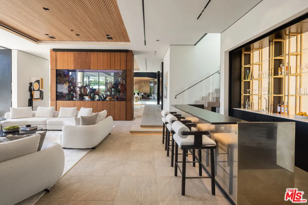 10710 Chalon Road Los Angeles, CA 90077