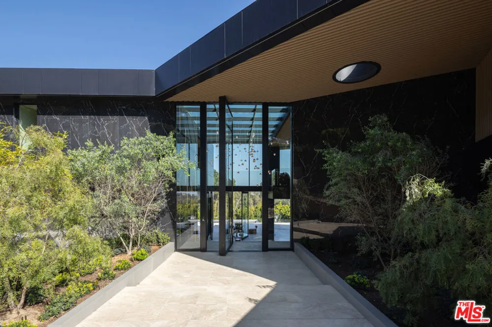 10710 Chalon Road Los Angeles, CA 90077