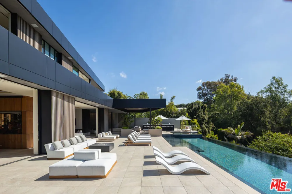 10710 Chalon Road Los Angeles, CA 90077