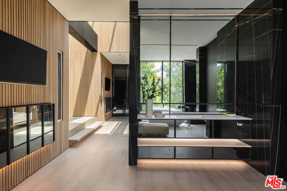 10710 Chalon Road Los Angeles, CA 90077