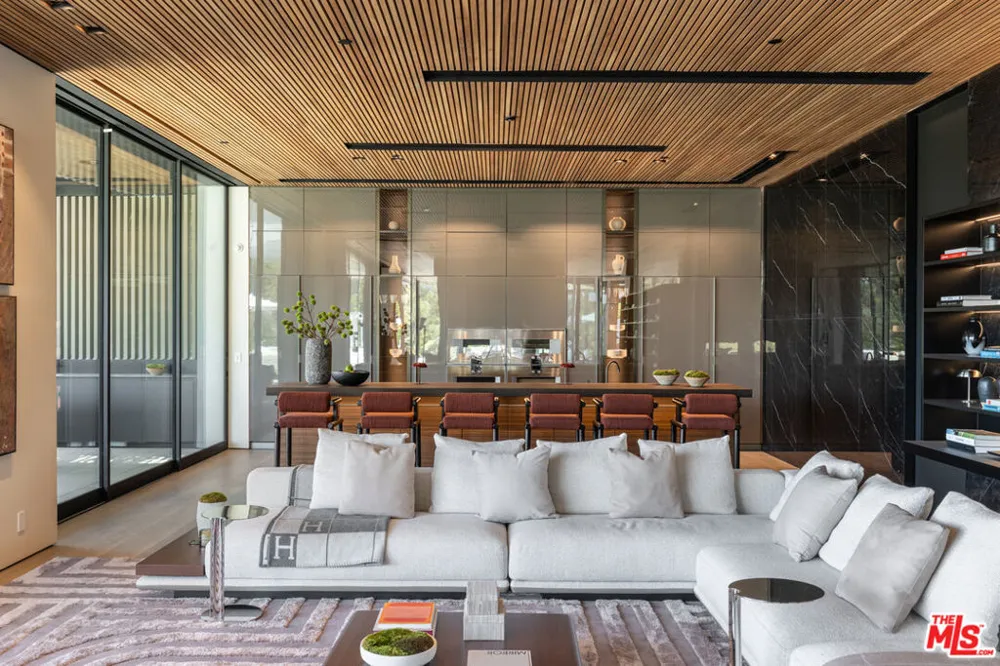 10710 Chalon Road Los Angeles, CA 90077