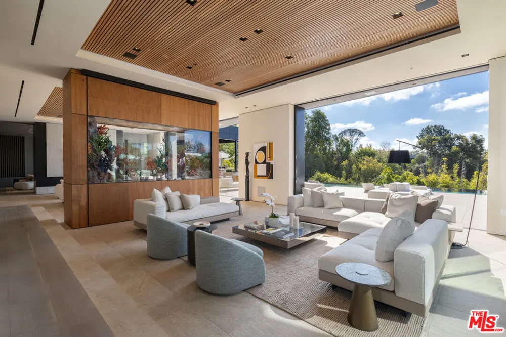 10710 Chalon Road Los Angeles, CA 90077