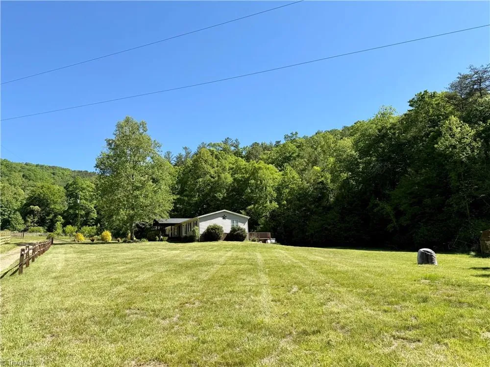 1038 Blackburn Hollow Road Purlear, NC 28665