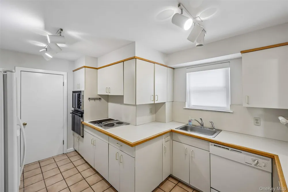 1331 Broadway #P 10/11 Hewlett, NY 11557