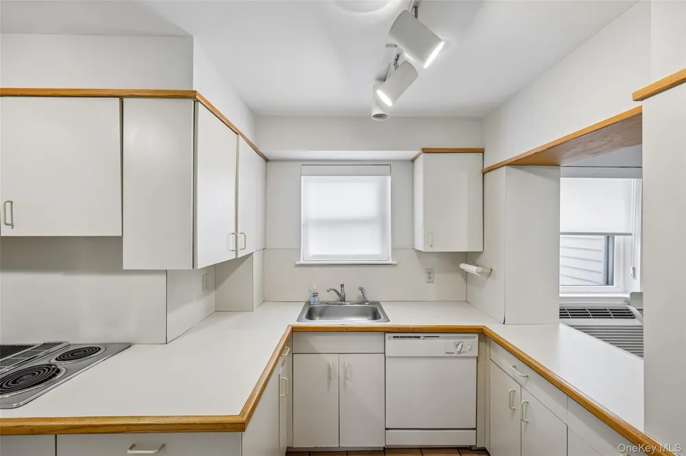 1331 Broadway #P 10/11 Hewlett, NY 11557