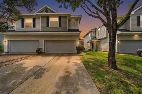 8922 Elm Drake
