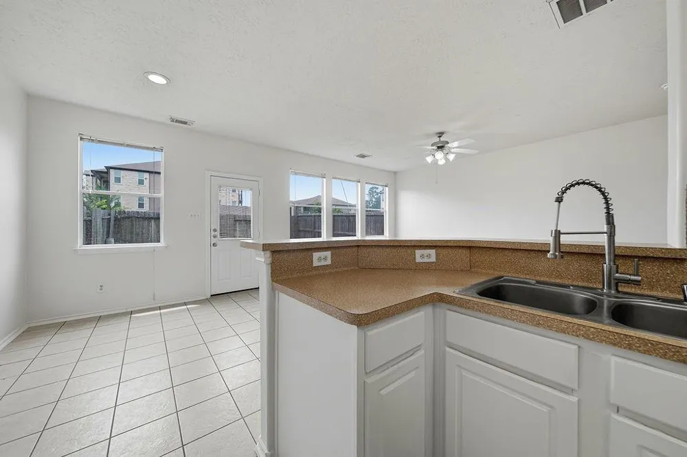 8922 Elm Drake Humble, TX 77338
