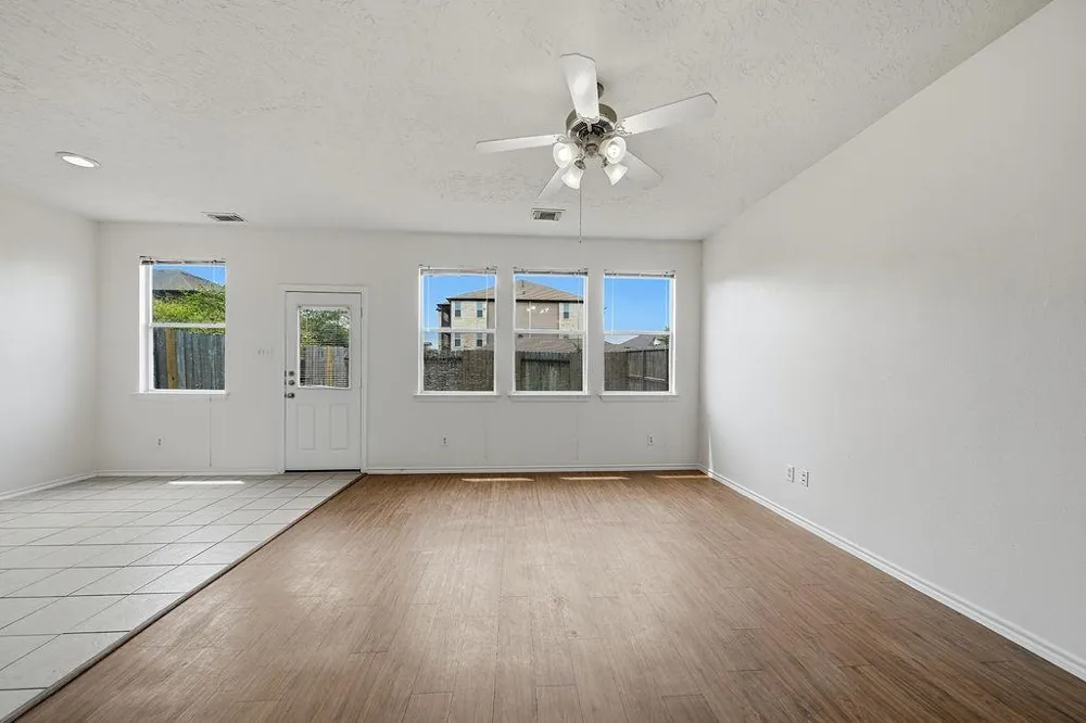 8922 Elm Drake Humble, TX 77338