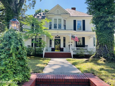 612 College Street