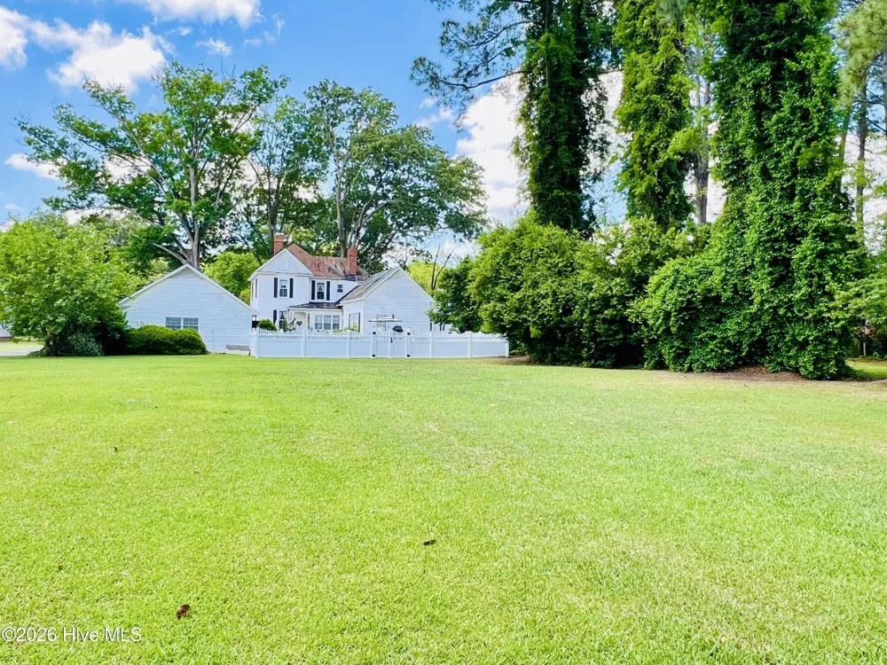 612 College Street Clinton, NC 28328