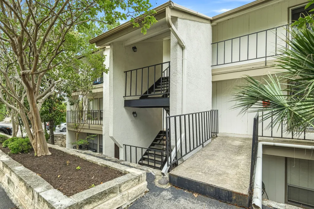 6910 Hart Lane #912 Austin, TX 78731