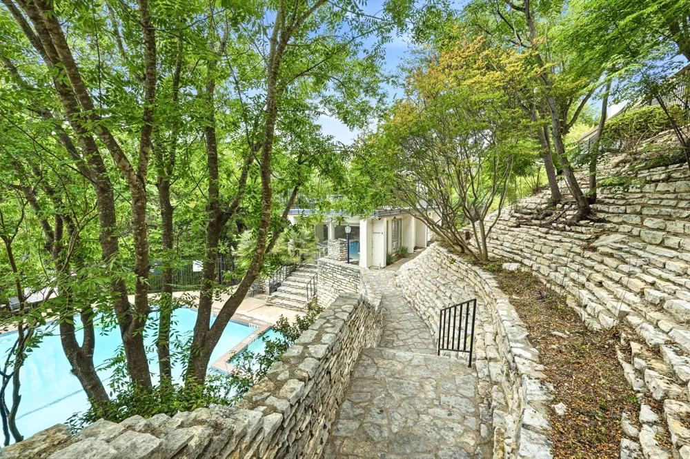 6910 Hart Lane #912 Austin, TX 78731