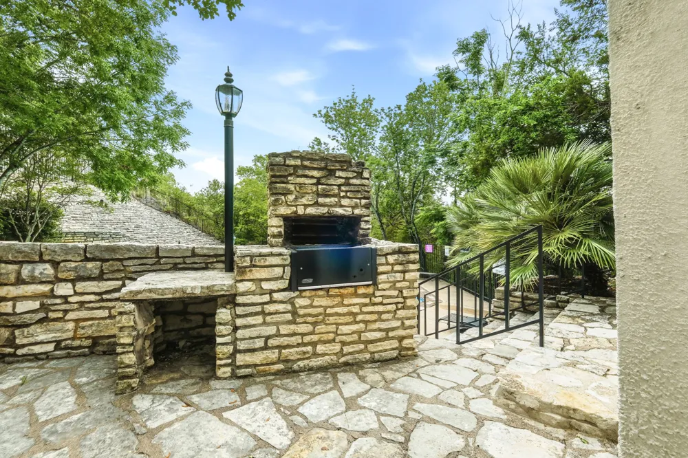 6910 Hart Lane #912 Austin, TX 78731