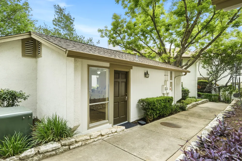 6910 Hart Lane #912 Austin, TX 78731