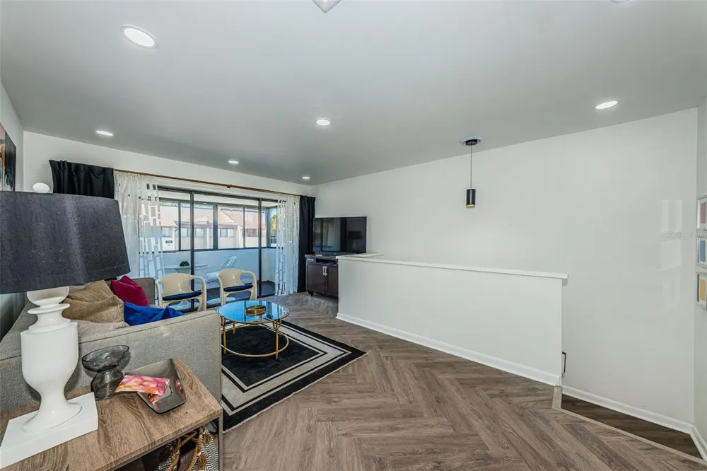 781 VILLAGE LAKE TERRACE #101A St Petersburg, FL 33716