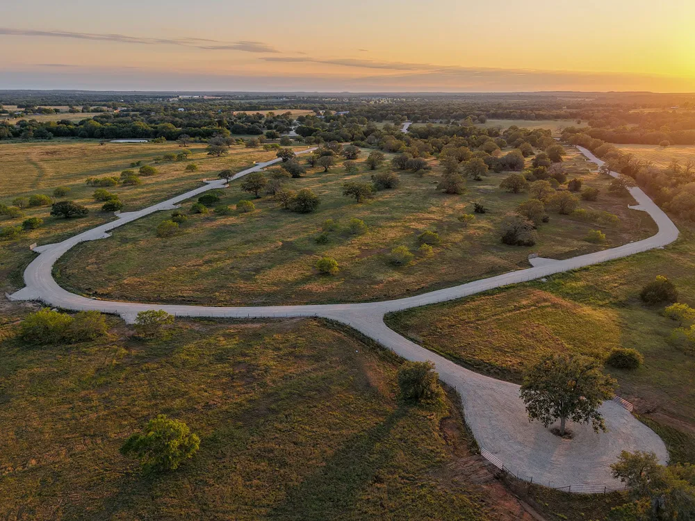 716 Main Loop Loop Waelder, TX 78959