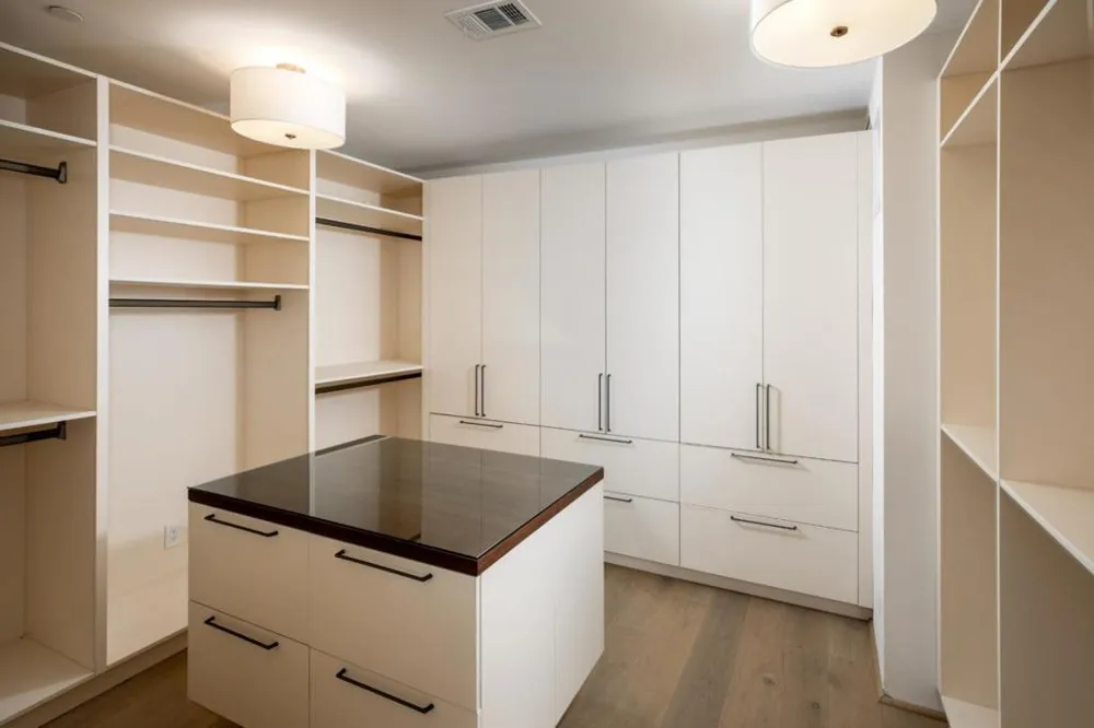 28008 Laura Court Los Altos Hills, CA 94022
