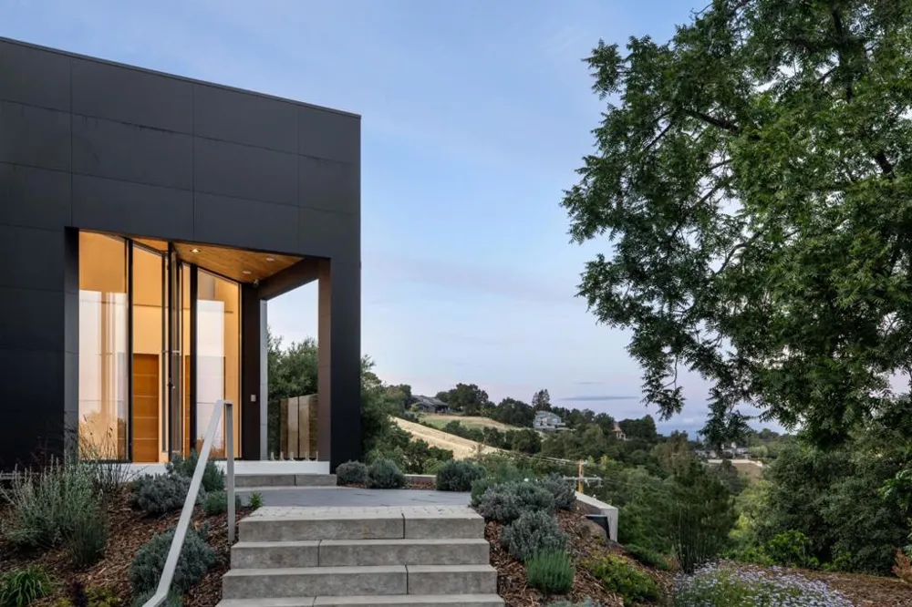 28008 Laura Court Los Altos Hills, CA 94022
