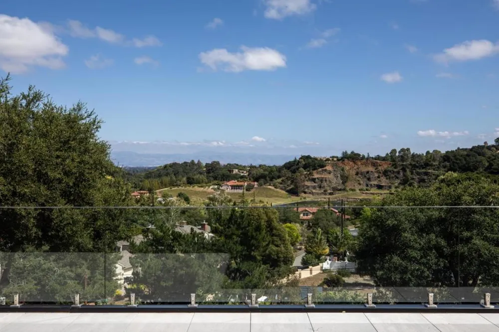 28008 Laura Court Los Altos Hills, CA 94022