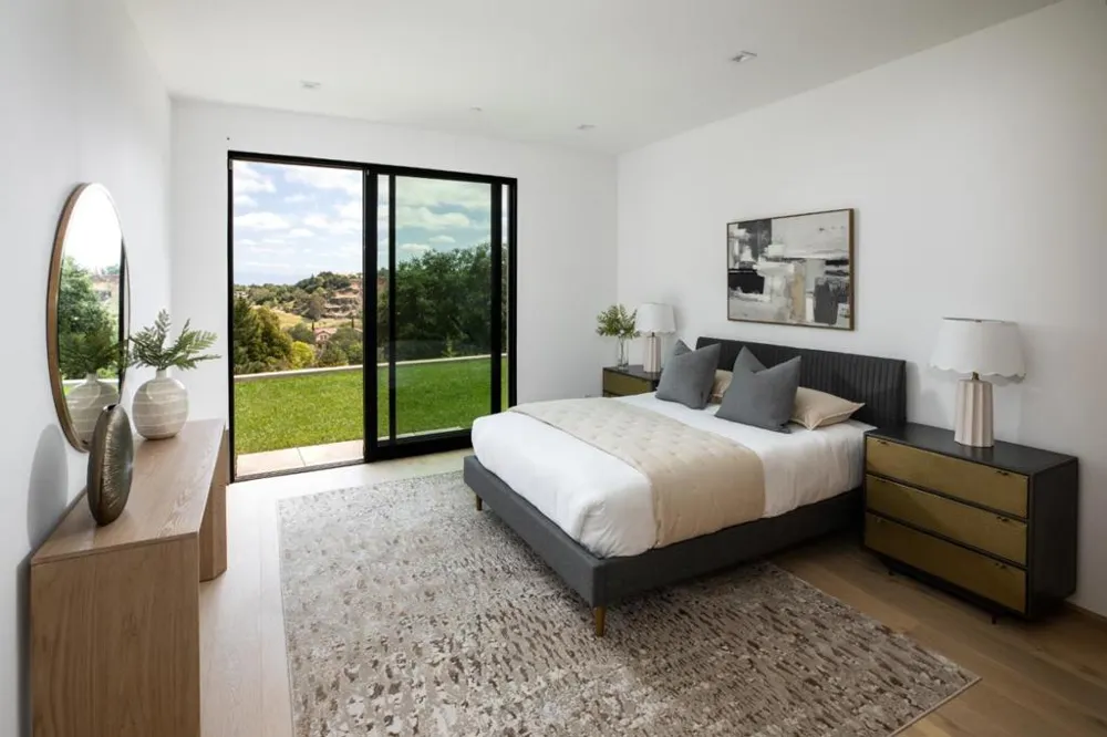28008 Laura Court Los Altos Hills, CA 94022