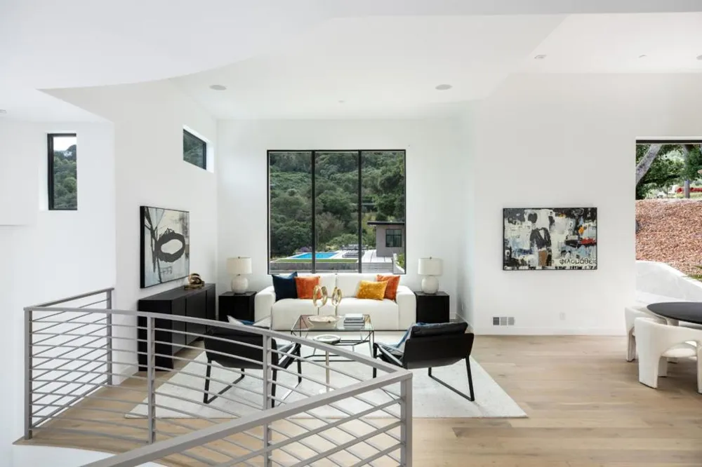 28008 Laura Court Los Altos Hills, CA 94022