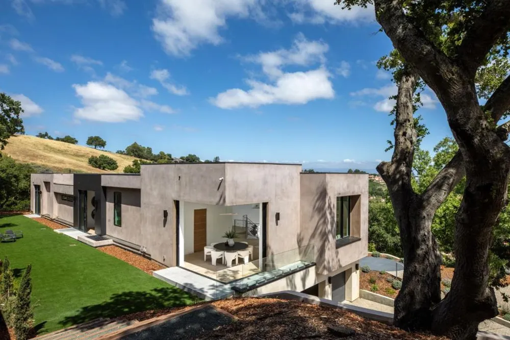 28008 Laura Court Los Altos Hills, CA 94022
