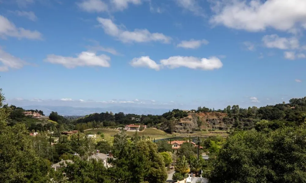 28008 Laura Court Los Altos Hills, CA 94022