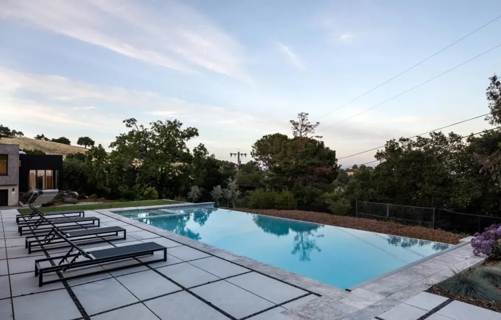 28008 Laura Court Los Altos Hills, CA 94022