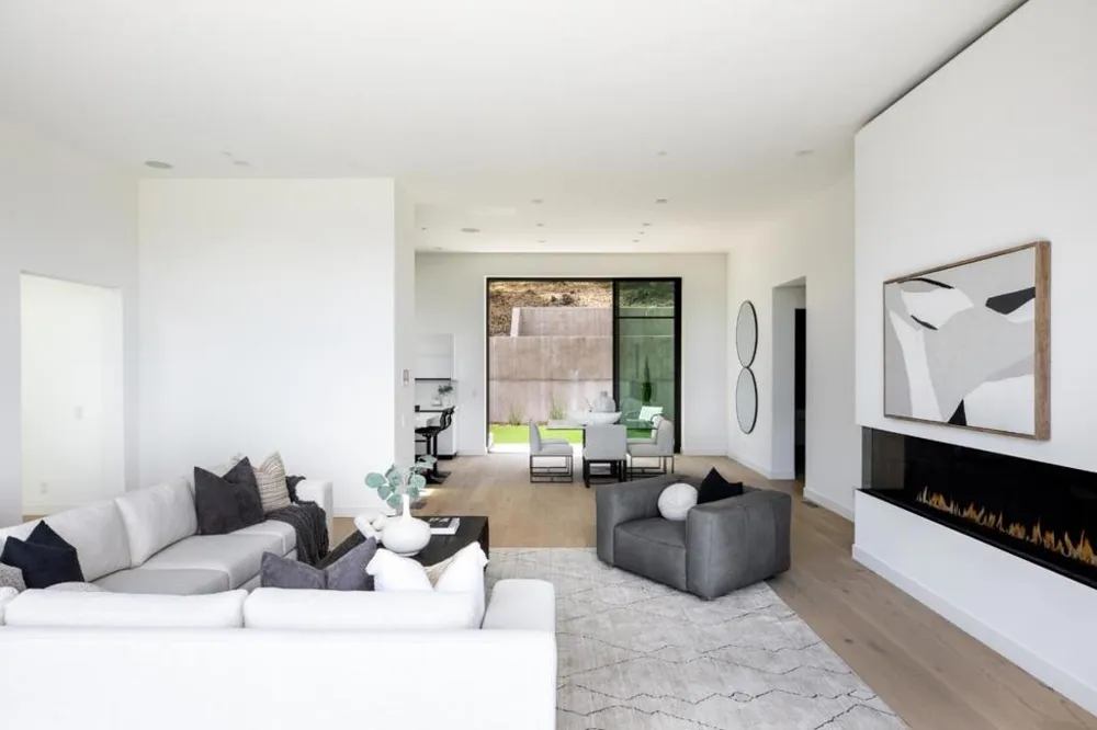 28008 Laura Court Los Altos Hills, CA 94022
