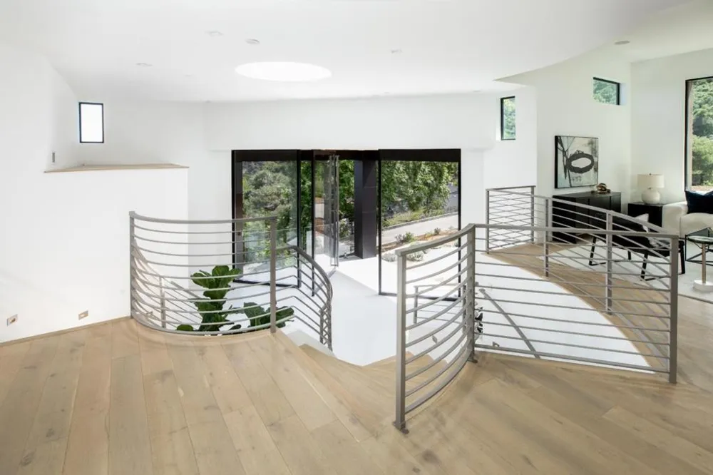 28008 Laura Court Los Altos Hills, CA 94022