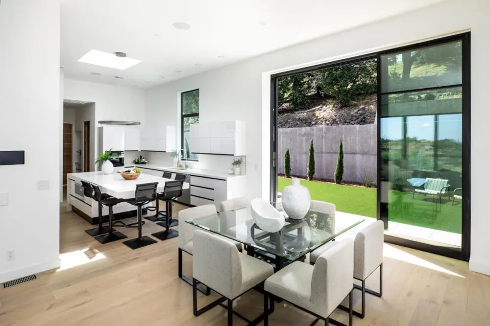 28008 Laura Court Los Altos Hills, CA 94022