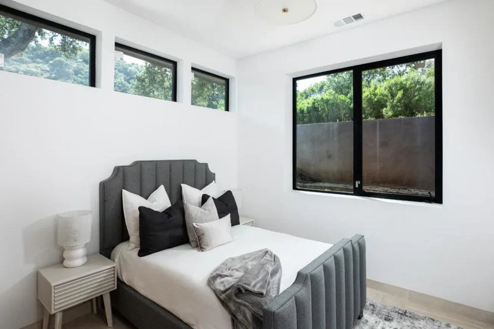 28008 Laura Court Los Altos Hills, CA 94022