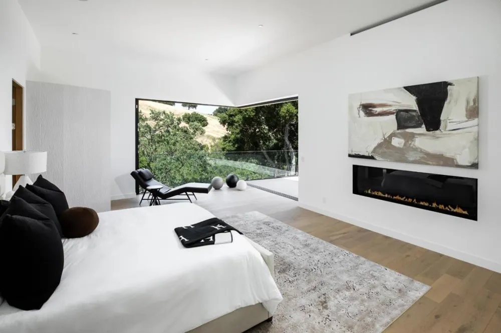 28008 Laura Court Los Altos Hills, CA 94022