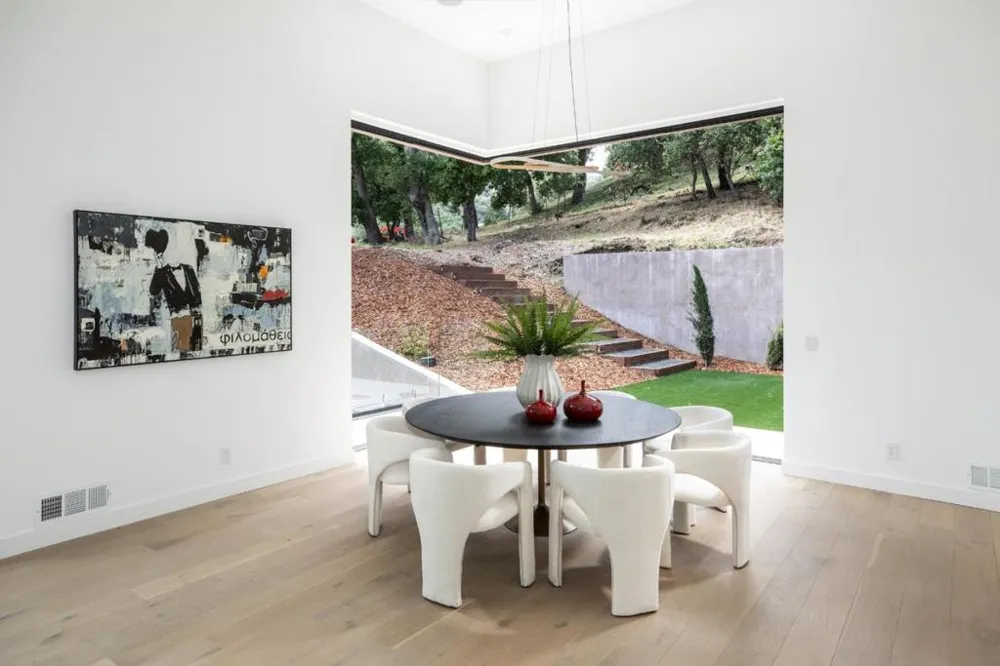 28008 Laura Court Los Altos Hills, CA 94022