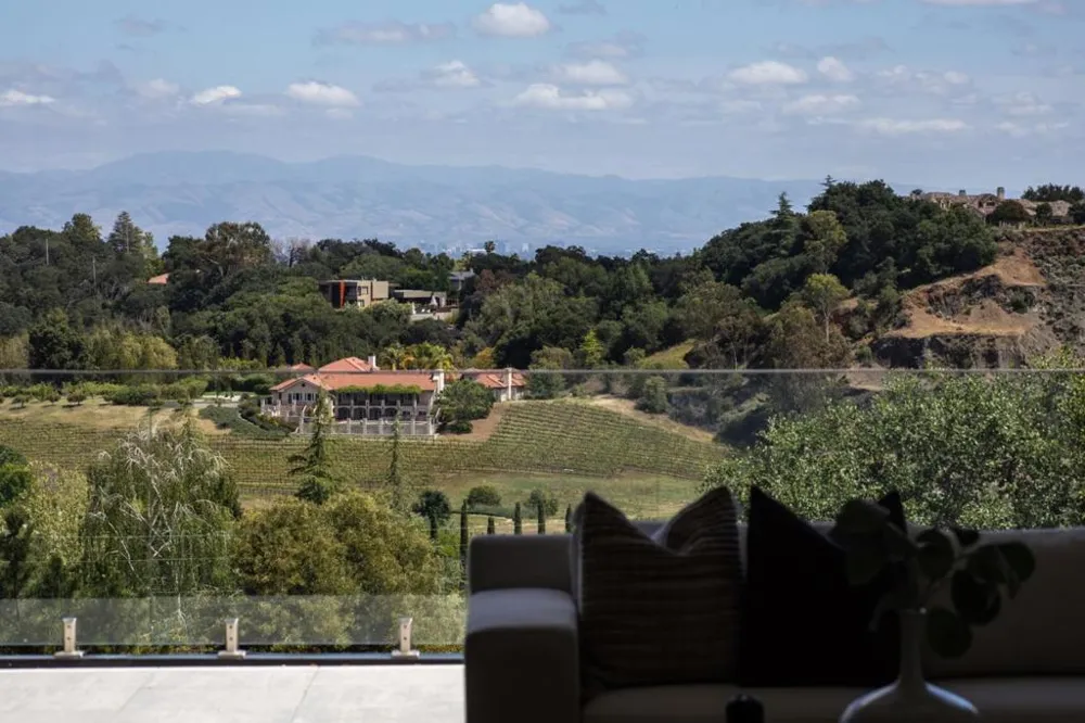28008 Laura Court Los Altos Hills, CA 94022