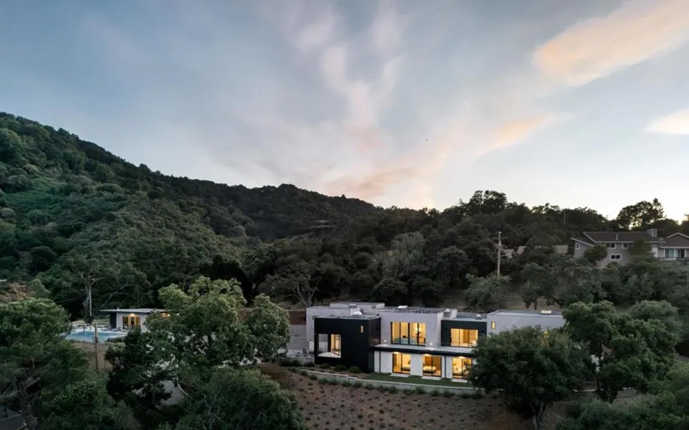 28008 Laura Court Los Altos Hills, CA 94022