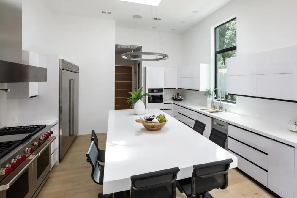 28008 Laura Court Los Altos Hills, CA 94022